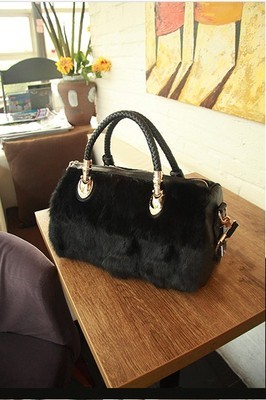 2013秋冬韩版时尚毛毛包 皮草单肩斜跨女包冬季潮流解析