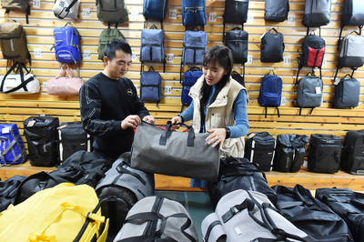 保定白沟新城 线上营销赋能产业升级，箱包销售成交额突破150亿元大关