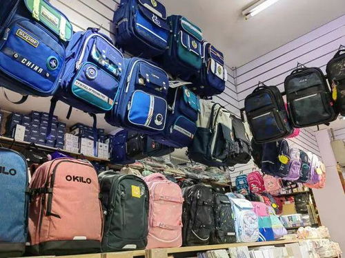 杭州箱包店销售火爆，店员加班加点送货忙